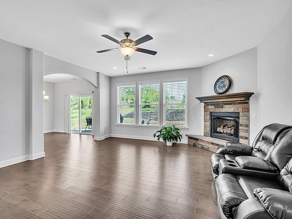 4th image of 3 Bishop Lake Way