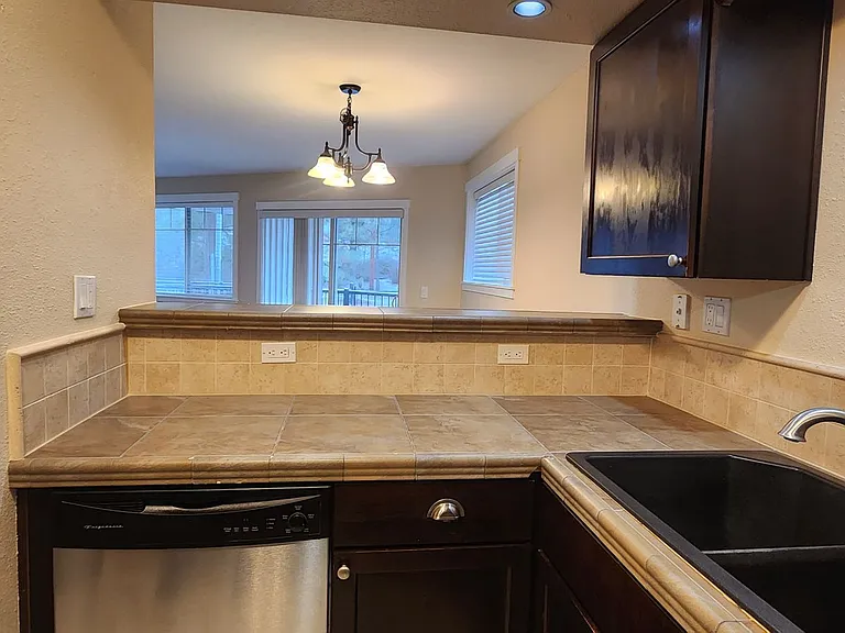 Westridge Apartments — Photo 8