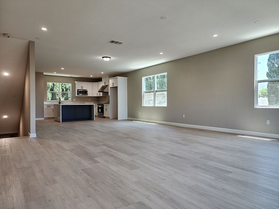 Enormous Great Room, Dining Room, and Kitchen