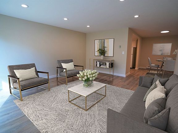 3rd image of 1031 Crestview Dr APT 311