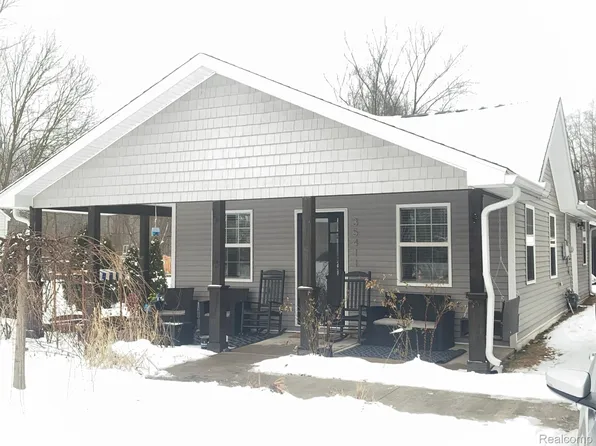 35411 Vinewood St, Romulus, MI 48174