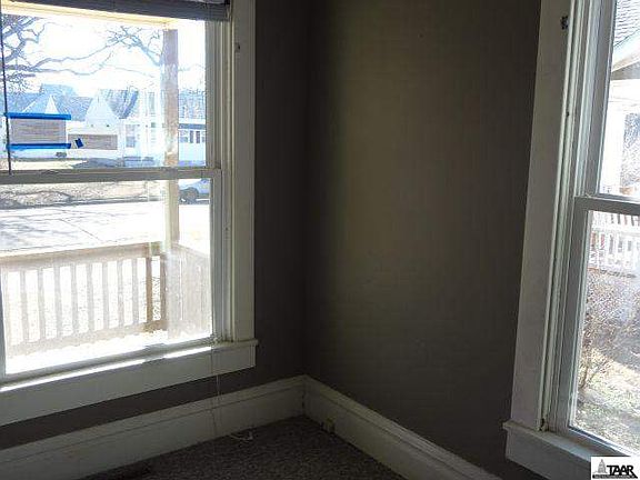 5th image of 611 Park Pl