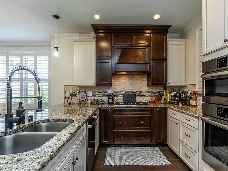 3336 Beacon St — Photo 9