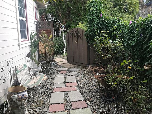 3rd image of 247B Lincoln Ave