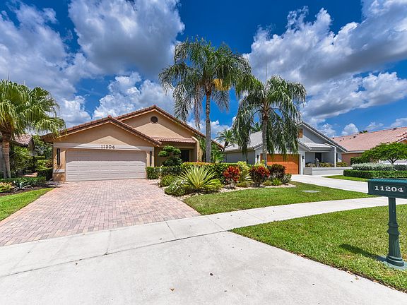 3rd image of 11204 Clover Leaf Cir