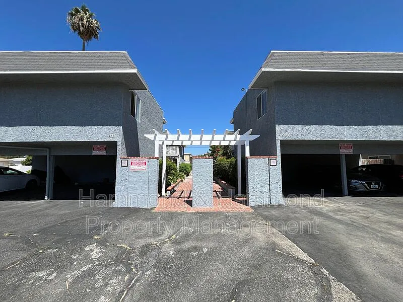 911 Ventura Ave — Photo 1