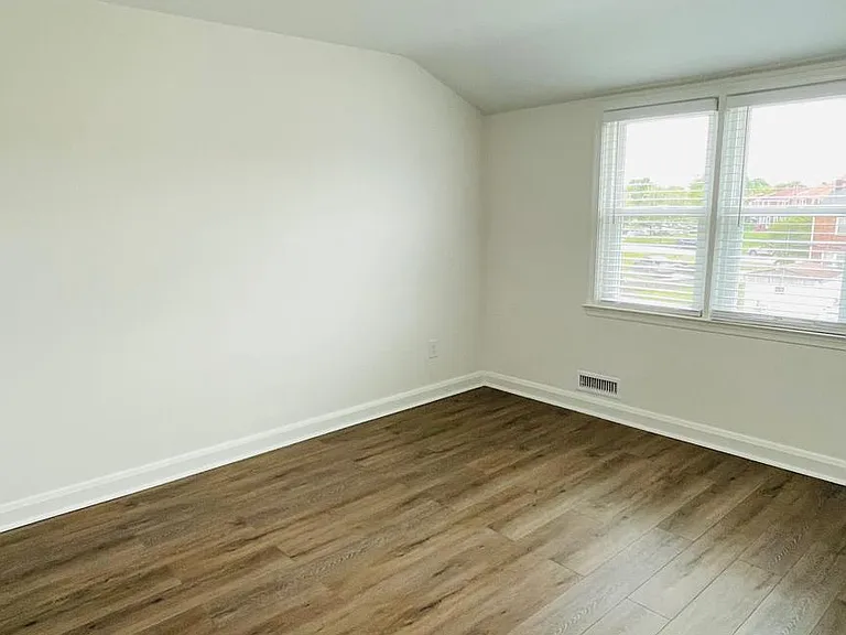 5015 Wilkens Ave — Photo 13