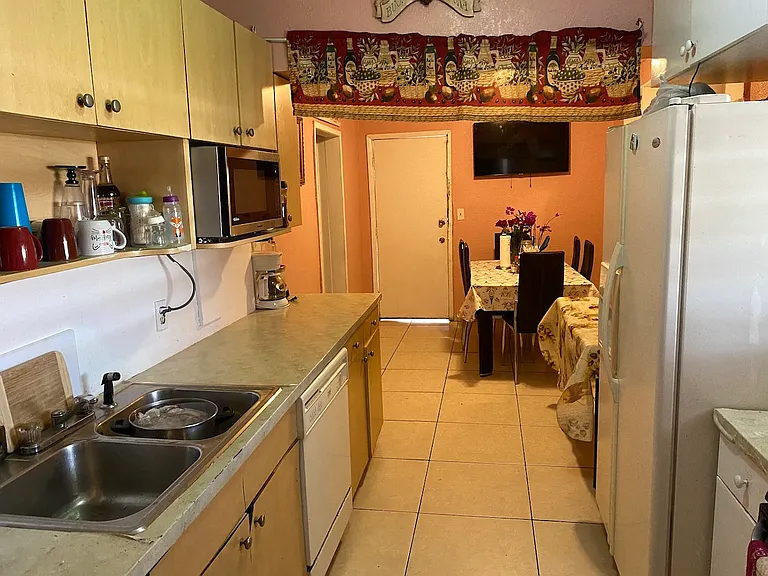 12920 Westview Dr #1 — Photo 43