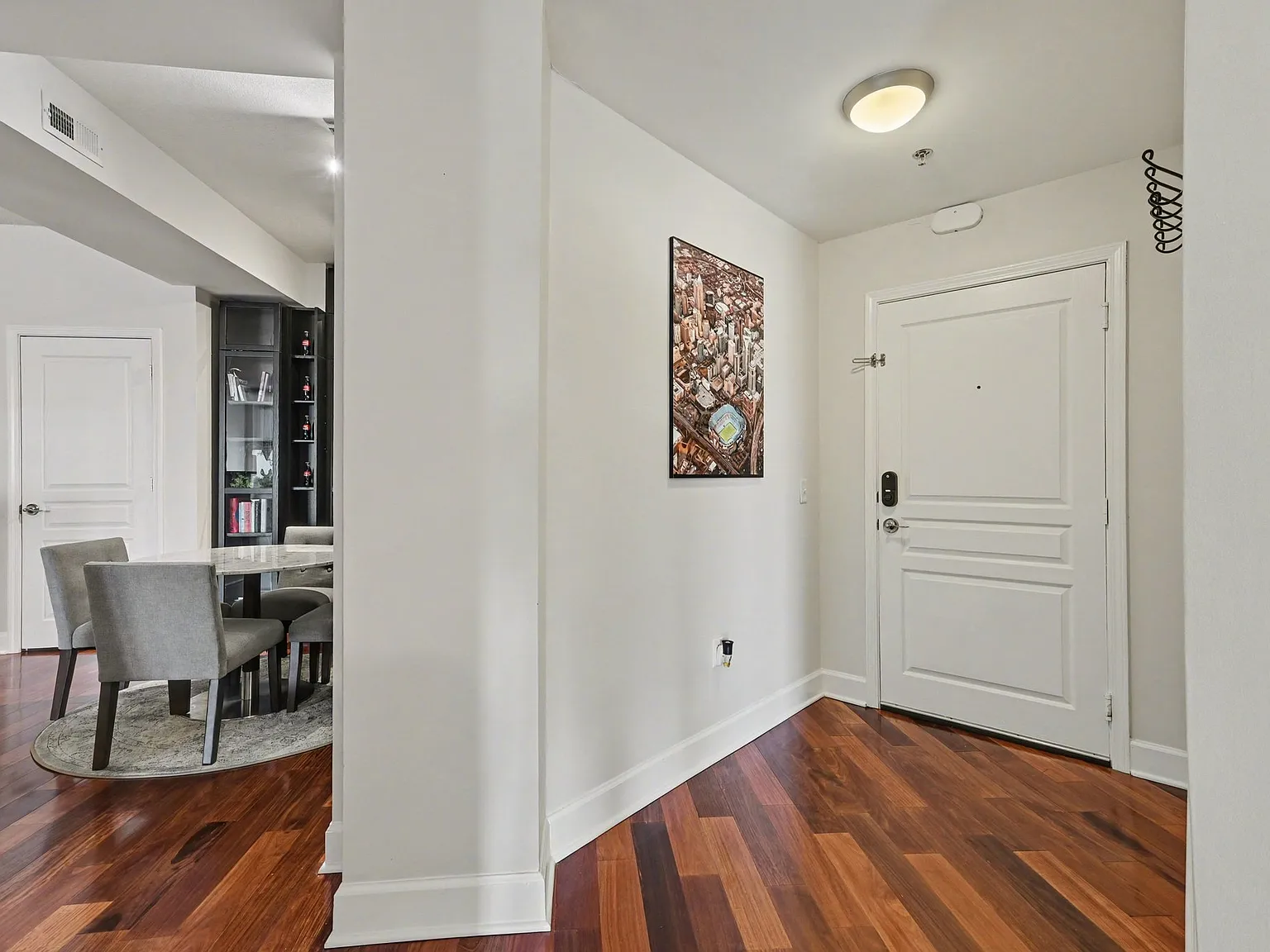 2 bed, 1600 sqft, $3,000 — Photo 2