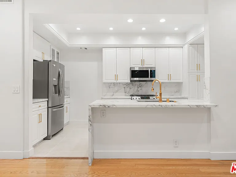 1260 S Beverly Glen Blvd #101 — Photo 4