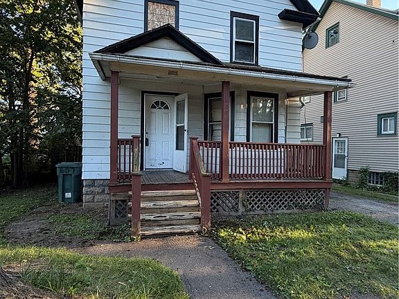 3rd image of 607 Sawyer St