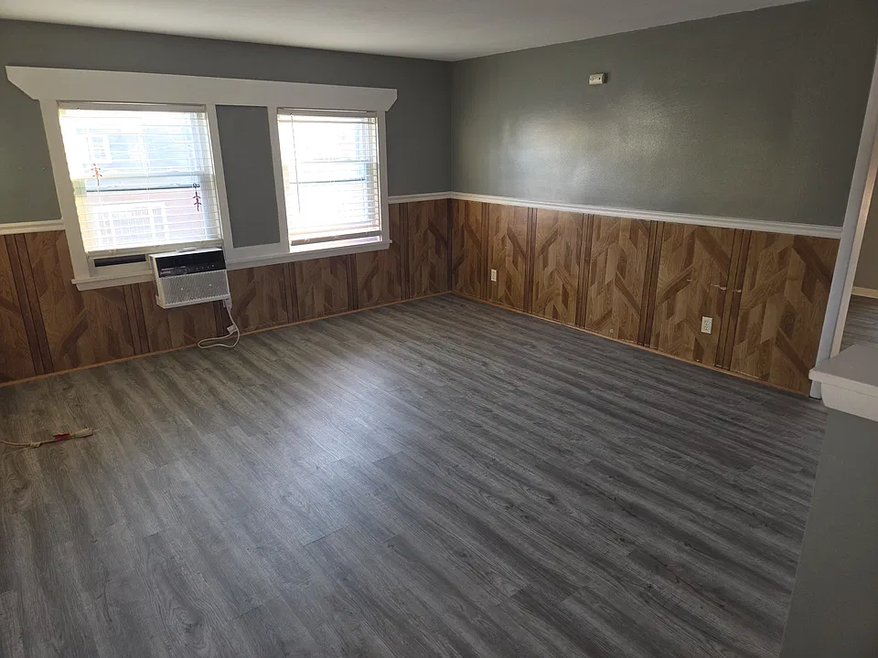 900 Kelly Ave #UPSTAIRS