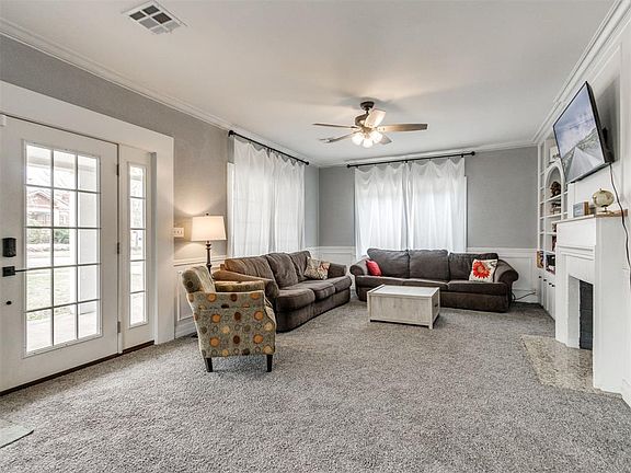 5th image of 1104 N Beard Ave