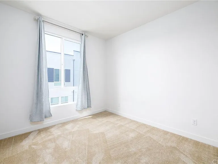 479 Marc Pl — Photo 17