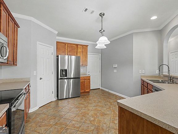 5th image of 211 Meadow Run