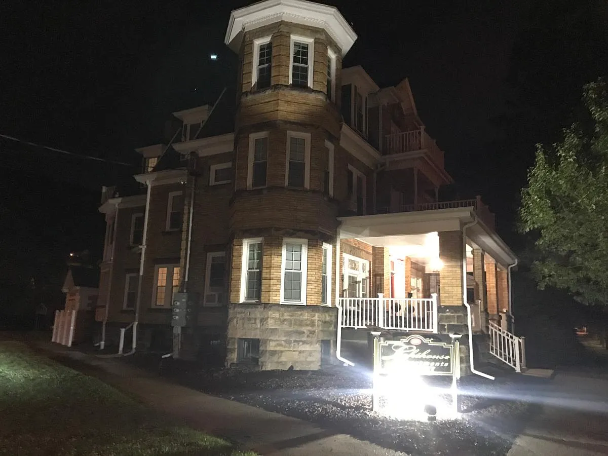 1327 Liberty Street — Photo 4