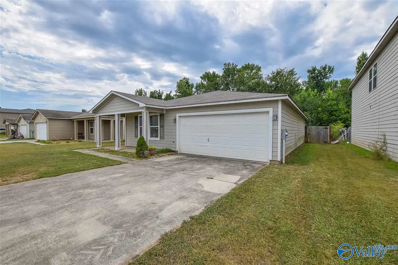 3 bed, 2.0 bath, 1480 sqft, $1,550 — Photo 4