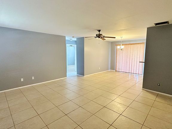 3rd image of 428 SW 38th Ter