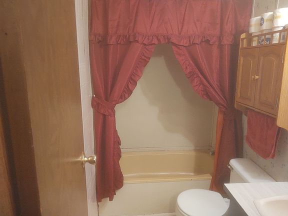 2nd image of 124 Laforest Rd
