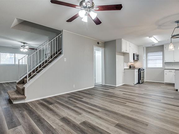 4th image of 132 SE Gardens Blvd