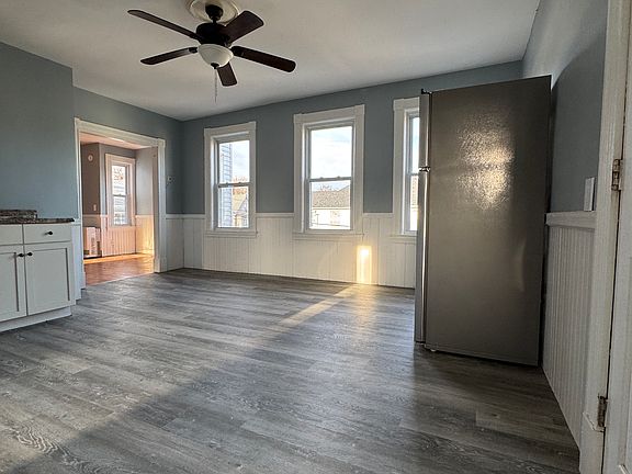 4th image of 71 Lock St APT B