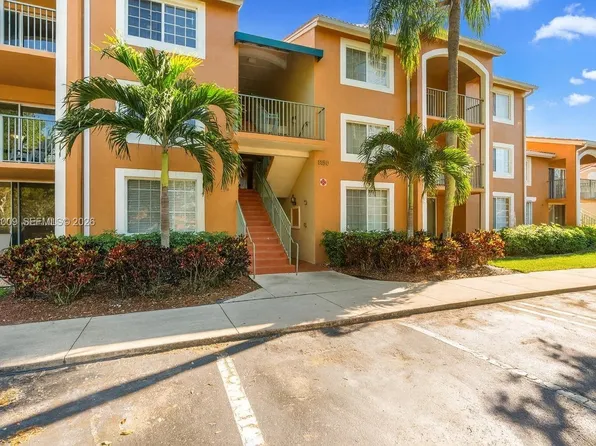 1150 Wildwood Lakes Blvd APT 203, Naples, FL 34104