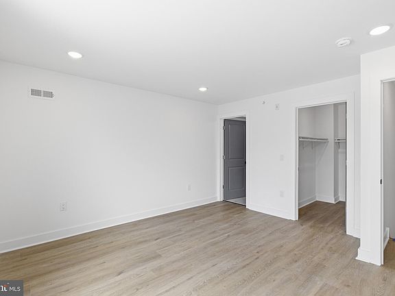 2nd image of 630 W Cumberland St #3