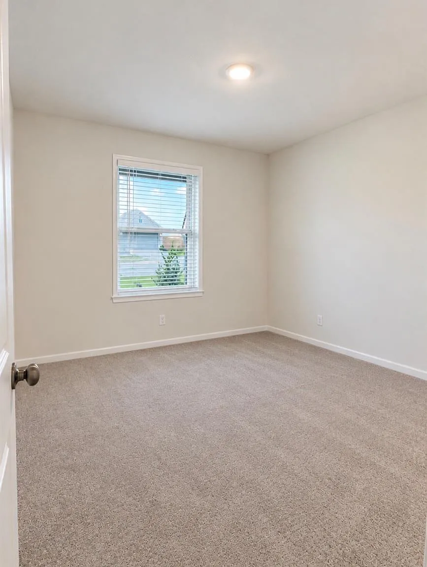 4 bed, 2.0 bath, 1920 sqft, $2,300 — Photo 4