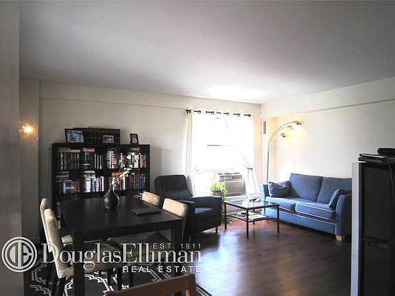2nd image of 90 La Salle St APT 12G