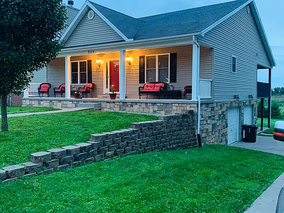2nd image of 924 Holly Ct