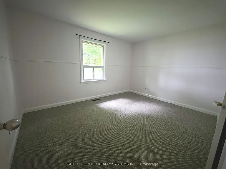 998 King Rd — Photo 16