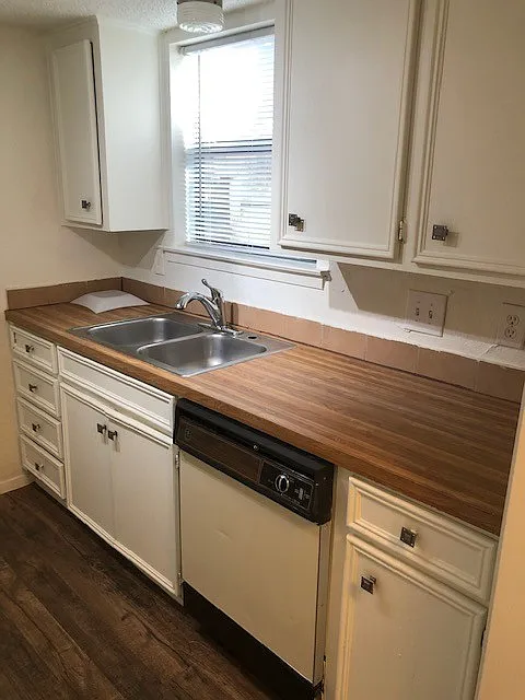 1505 N Locust #7 — Photo 3