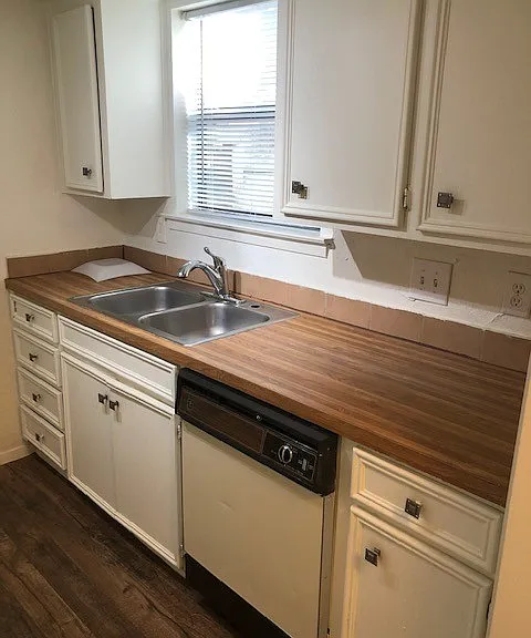 1505 N Locust St #7 — Photo 3