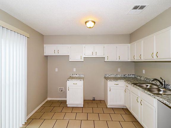 4th image of 5803 Lake Port Dr