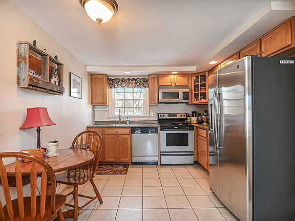 5th image of 11 Carriage Hill Lane #F