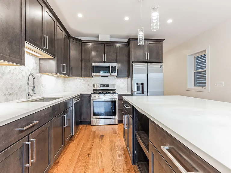 3235 N Wilton Ave #1 — Photo 4