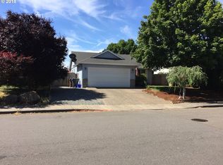 800 Meadowlawn Pl, Molalla, OR 97038