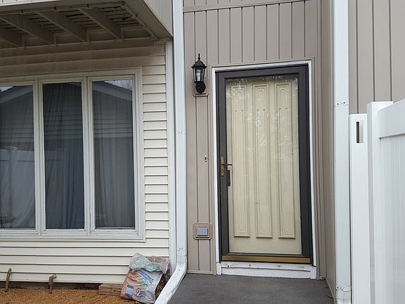 2nd image of 521 Wiltshire Ct