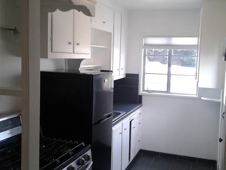 1086 43rd St #4 — Photo 9