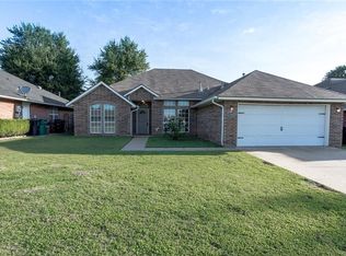 11845 SW 4th St, Yukon, OK 73099