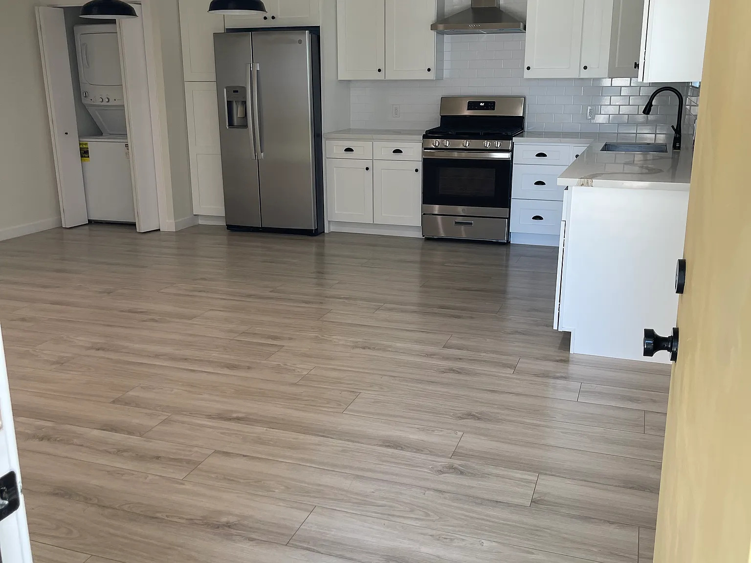 2 bed, 1000 sqft, $3,245 — Photo 3