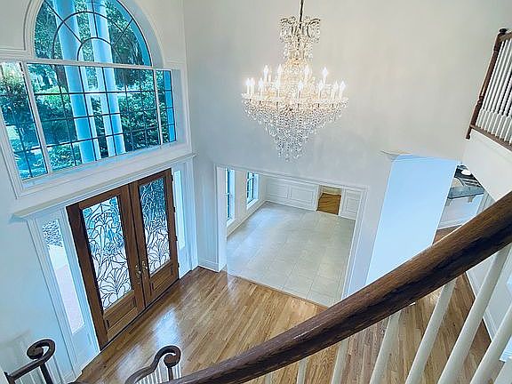 Foyer, Winding Staircase