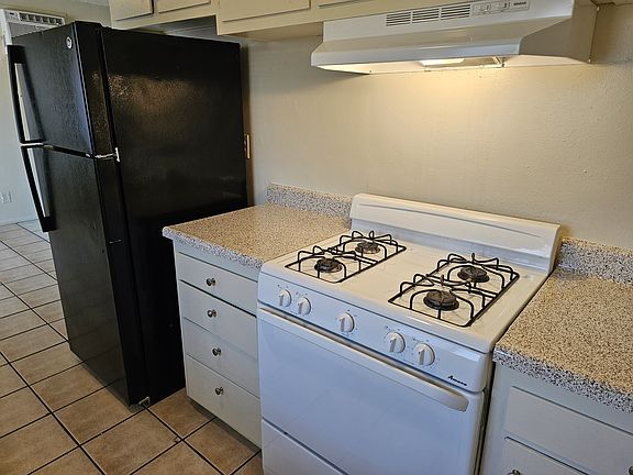 4th image of 227 E 25th St APT 8