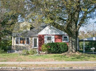 185 Kinkel St, Westbury, NY 11590