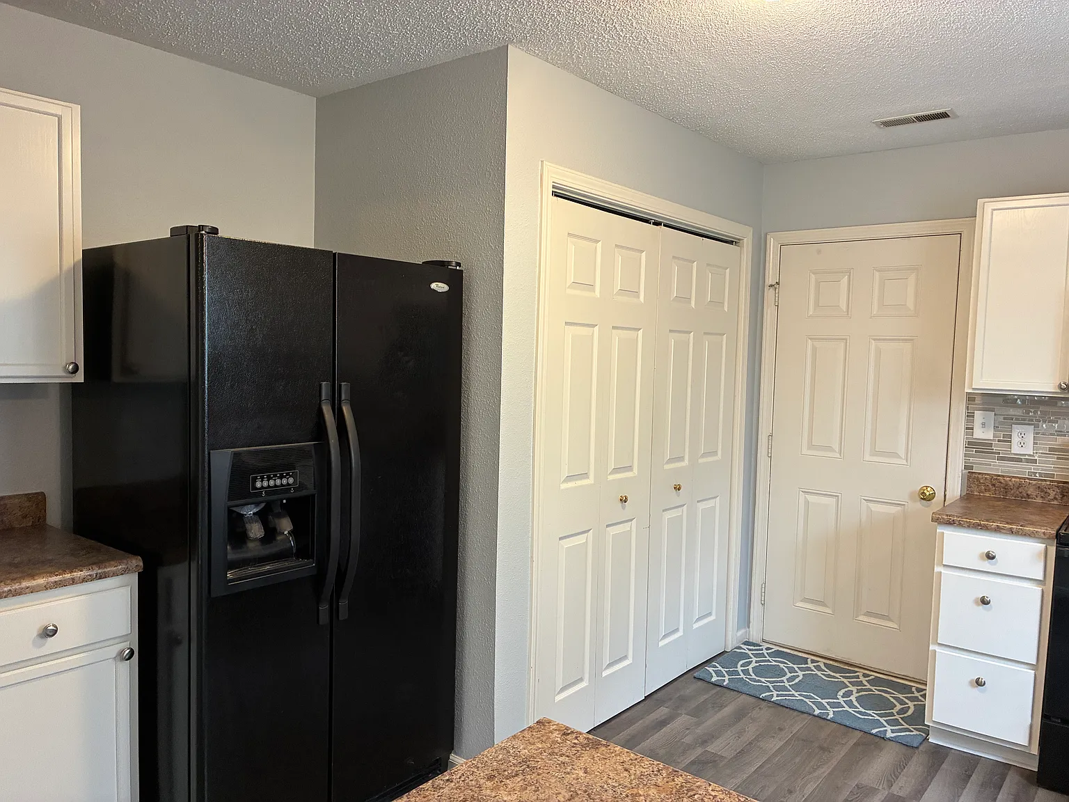 3 bed, 2.5 bath, 1763 sqft, $1,900 — Photo 4
