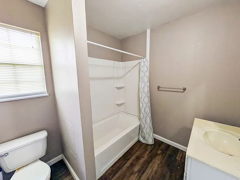 1624 Franklin Ave — Photo 12