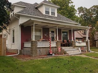 225 S Main St, Chariton, IA 50049