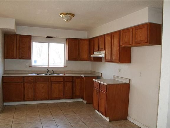 4th image of 3801 Parker St