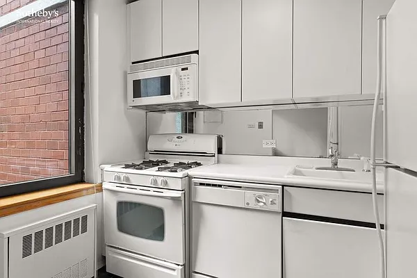 Sold by Sotheby's International Realty | media 7