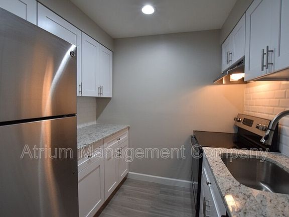3rd image of 3323 N Westmoreland Dr APT 7